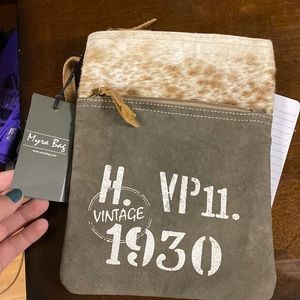 Myra small cross body